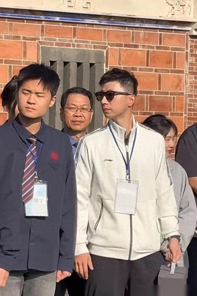 争议！28岁世界冠军穿泳衣被喷擦边，本人回应：游泳难道穿棉裤