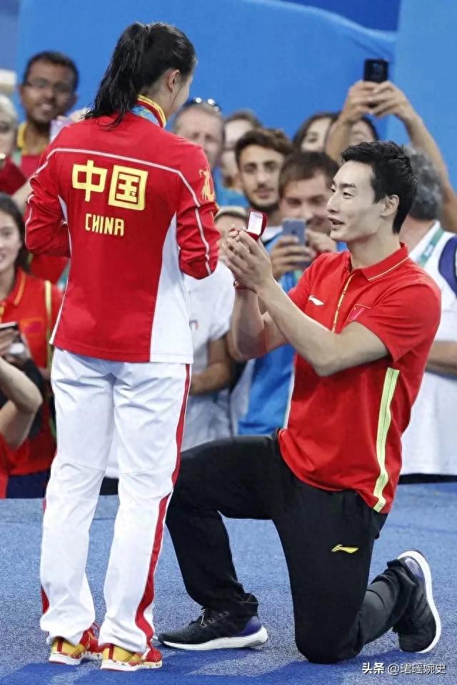 赚了3亿美元的NBA巨星，多次拒绝美女诱惑，和大学女友生下双胞胎