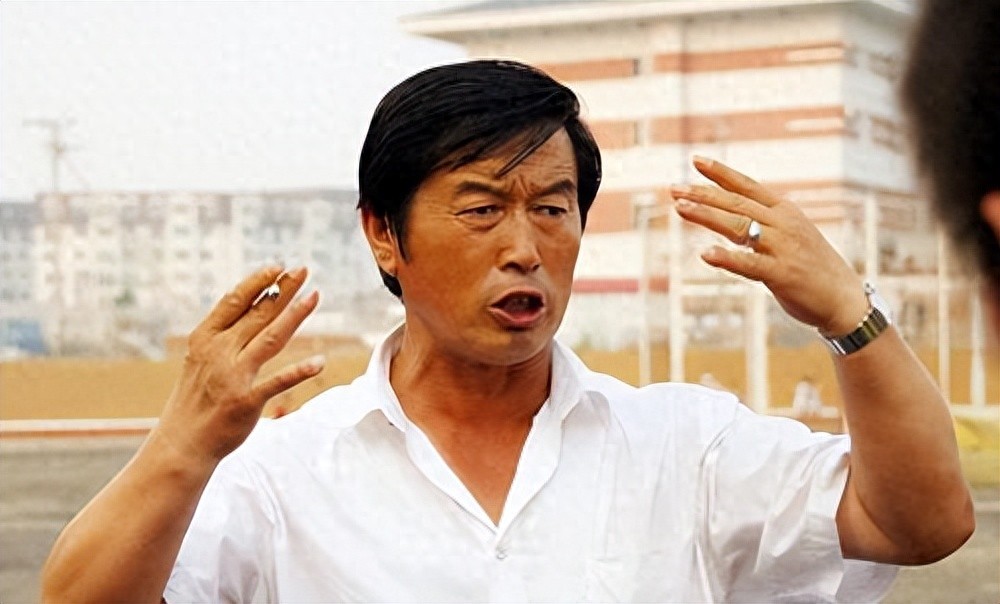 她是奥运冠军，退役移居美国，3个孩子3个爹，如今回国现身频繁